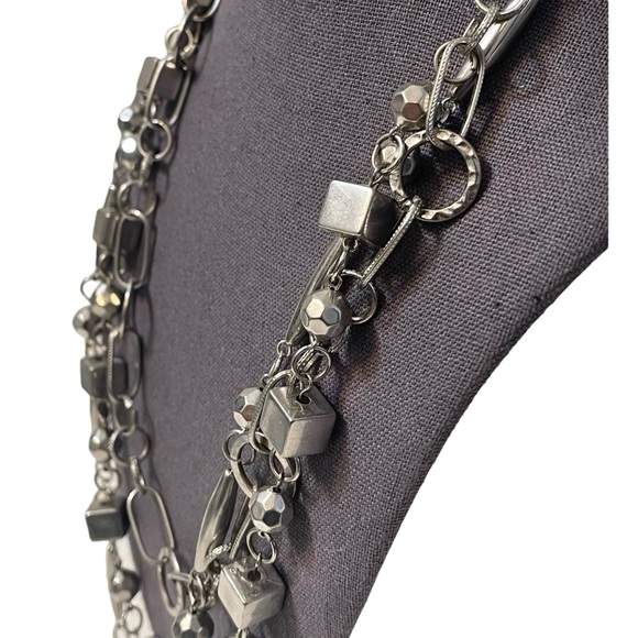 ❤️ Artisan Silver Tone Geometric Layered Necklace - Picture 3 of 5